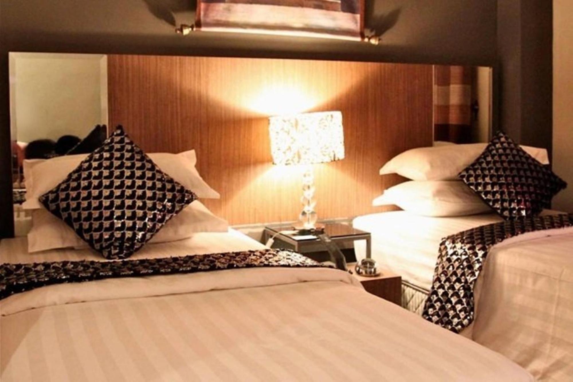 Arenaa Deluxe Hotel Malacca Room photo
